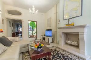 Well Located Cozy House Courtyard Kalka, Биргу
