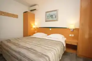 Ville Corinthia - Inh 33419, Башка