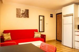 Colorful and Central Flat Near Kulturpark Izmir, Измир
