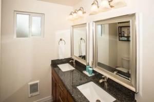 The Seattle Stunner - 1960's Retro Apt - Sleeps 6, Сиэтл