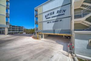 Riverpalooza       Rrc A305 2 Bedroom Condo by RedAwning, Нью-Браунфелс