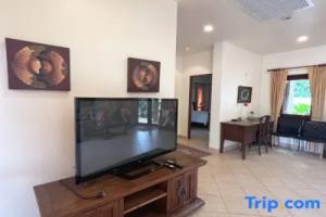 Luxury 3-bedroom villa with big pool in Rawai, Най Харн