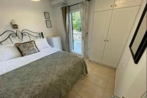 Aqua Seaview Suite, Барбати