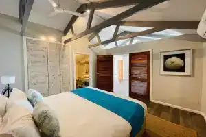 Le Nautique Luxury Beachfront Apartments, Анс Рояль