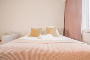 Fresh studio with balcony in central Turku, Турку