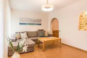 Cozy Holiday Home. Beautiful Garden. 200m Beach, Юрмала