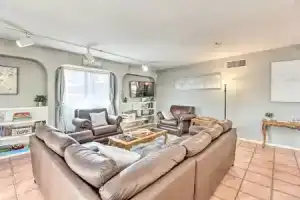 Delightful Family Getaway w/ Covered Patio!, Тусон