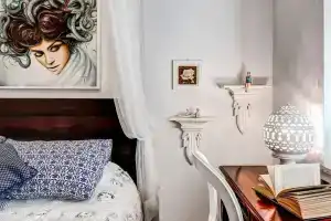 Medusa and the Seahorse Villa, Нерано