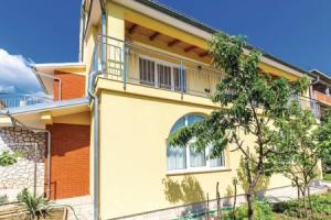 Nice Home in Novi Vinodolski With Wifi and 1 Bedrooms, Нови-Винодолски