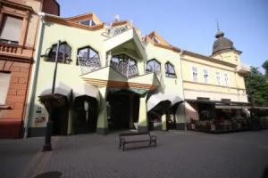 Centrum Lux 2 Apartmanok, Капошвар