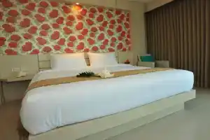 Апартаменты «Chalong Beach Front Residence», Раваи