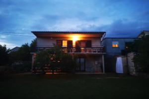 Maria - 100 m From sea - A1, Pirovac