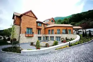 Hill Chalet Hotel & Resort, Габала