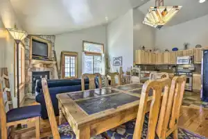 Mountainside Winter Park Ski Home w/ Hot Tub, Винтер-Парк