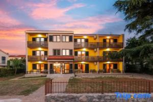 Studio-apartment in Malinska close to the beach, Малинска