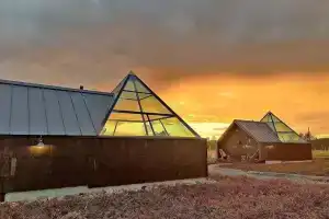 Aurora Pyramids & Hotel Taivaanvalkeat, Кёнгяс