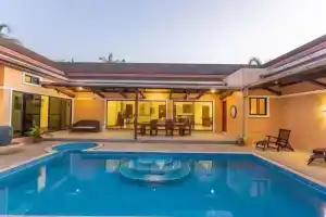 Tim buktu 4BR Jacuzzi WalkVillaMarket170, Чалонг