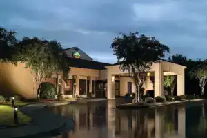 Отель «Courtyard by Marriott», Мэйкон