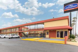Howard Johnson Suites by Wyndham San Diego Chula Vista/BayFt, Сан-Диего