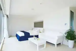 Hotel «The Scene», Амами