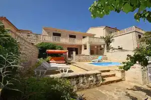 Apartment Mari, Супетар
