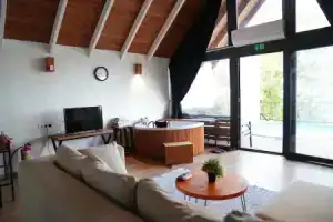 Oba Bungalov, Сапанджа