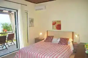 Beachfront Vacation Home "eftichia", Агиос Гордиос