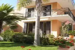 Appartamento in Villa a circa 100 metri dal mare, Fontane Bianche