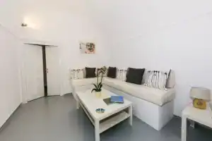 Santoimage house, Ия