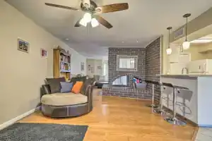 Cozy El Paso Condo w/ Patio ~ 7 Mi to Dtwn!, Эль-Пасо