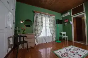 Lemon Garden Apartments, Никиана