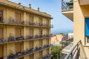 YourHome - Corso Italia Apt in Sorrento, Сант-Аньелло