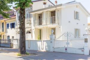 Casa Patino, Торре-дель-Лаго-Пуччини