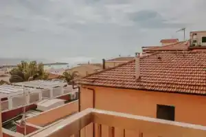 Отель «Lampada di Aladino», Фоллоника