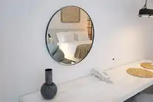 Alancia Suites, Сами