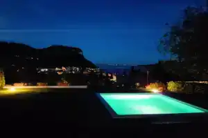 Love Nest with Pool and Lake view, Гарда