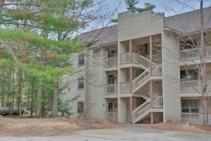 Riverfront Retreat w/ Deck: 1 Mi to Loon Mtn!, Линкольн