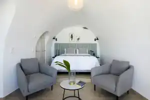 Petit Palace Suites, Фира