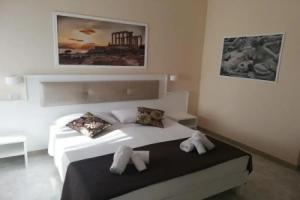 Olympus Room, Тропея