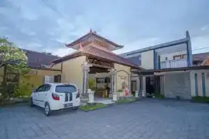 Отель «Taman Sari Cottages», Кута