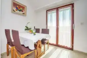 Stunning Home in Crikvenica With Wifi and 2 Bedrooms, Цриквеница