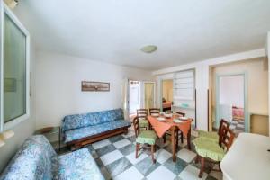 Amazing Apartment in La Maddalena With 2 Bedrooms, Ла-Маддалена
