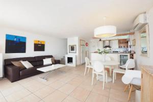 Salins I - Three Bedroom No.2, Эмпуриабрава