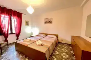 Seafront Apartment in the Heart of Stintino, Стинтино