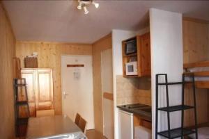 This studio of about 25m2 is quite, on the first floor Holiday home 1, Валь Торанс