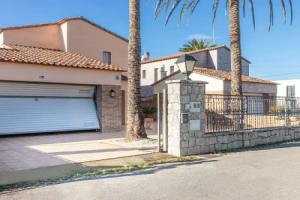 Simplistic Villa in Empuriabrava With Private Pool, Эмпуриабрава
