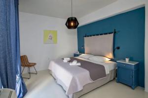 2 Bedroom Apartment With Terrace in Tinos Chora, Тинос
