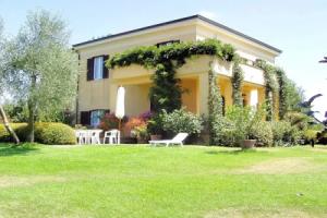 Villa Montecasciano - 8 Sleeps Private Garden, Капраника