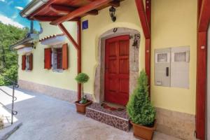 Beautiful Home in Moscenicka Draga With Wifi and 2 Bedrooms, Мошеничка Драга
