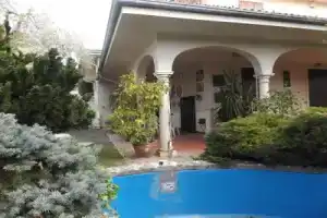 Villa in Garda With Private Pool & Lake Nearby, Гарда